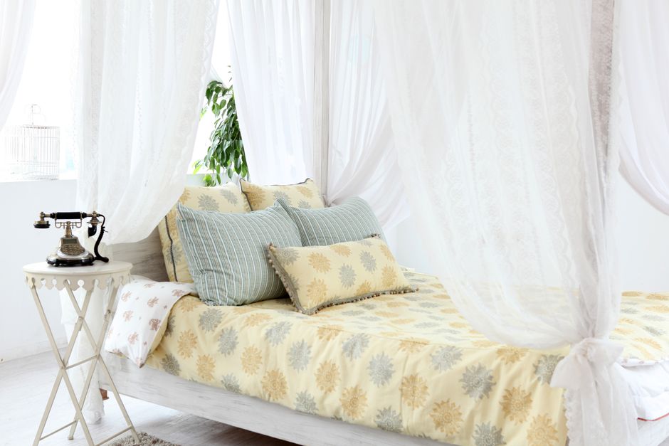 Балдахин над кроватью: как не превратить спальню в шатёр, деталь